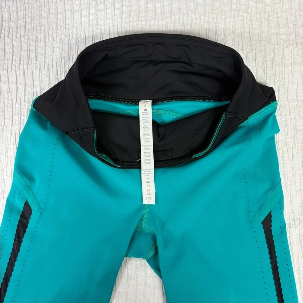 lululemon athletica Turquoise and Black Capris